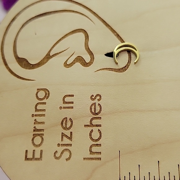 🔥LAST PAIR🔥 Dainty Crescent Moon Stud Earrings unisex - Picture 2 of 6